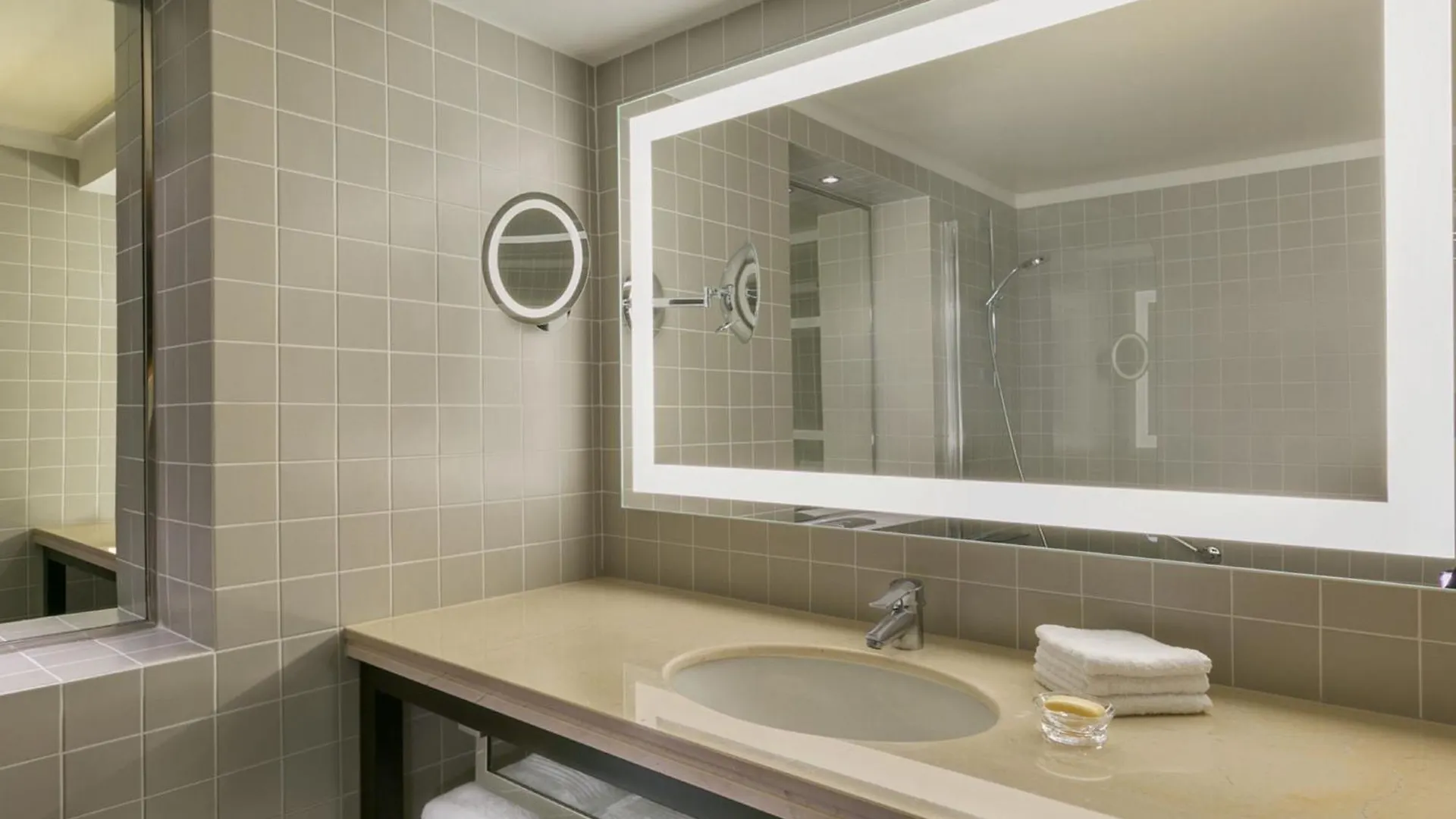 Sheraton Bucharest Hotel 5*,  Румыния