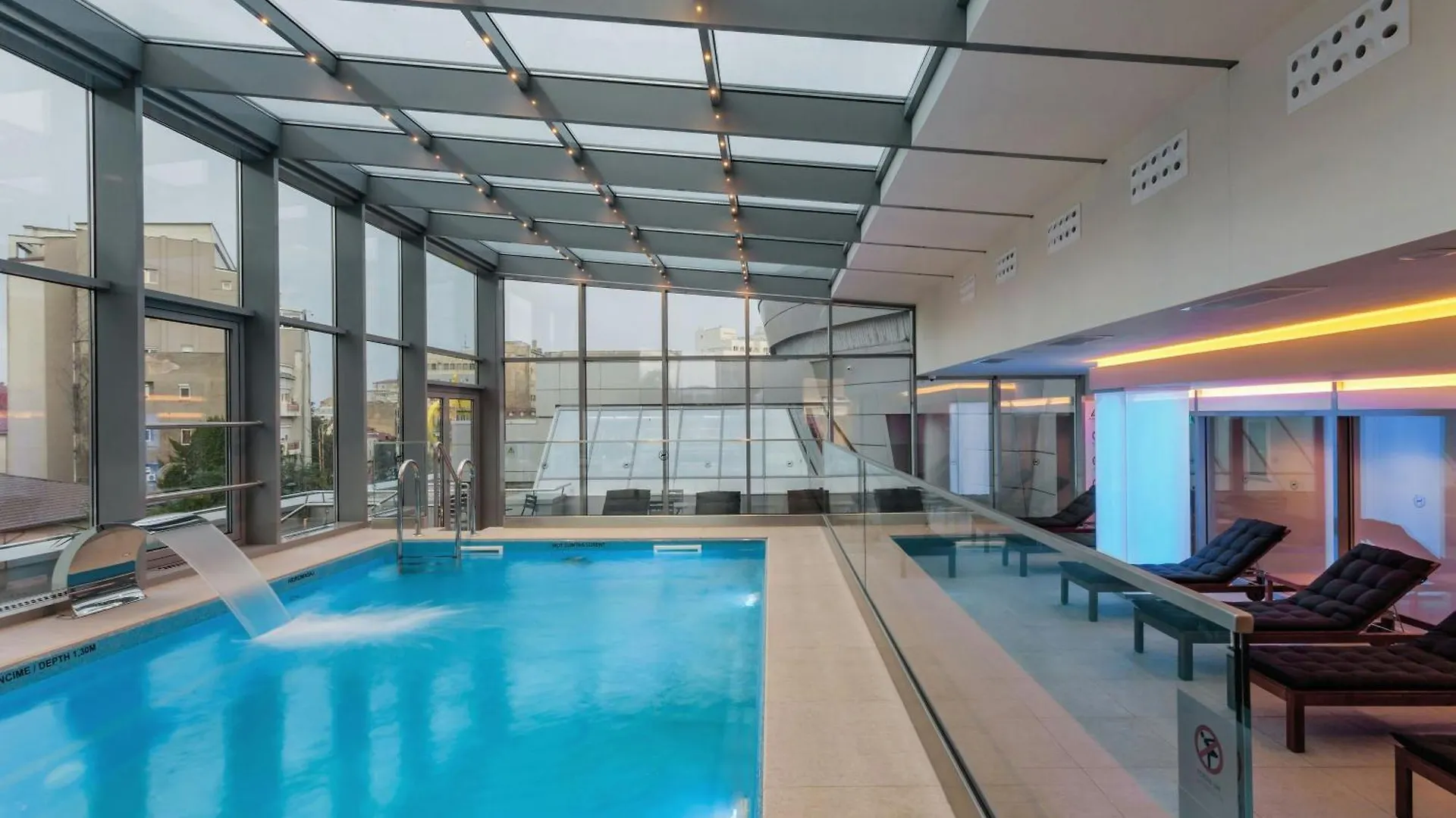 Sheraton Bucharest Hotel 5*,